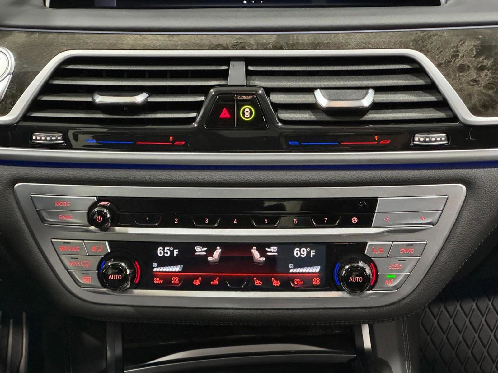 Used 2022 BMW 750i xDrive w/ Executive Package image 16