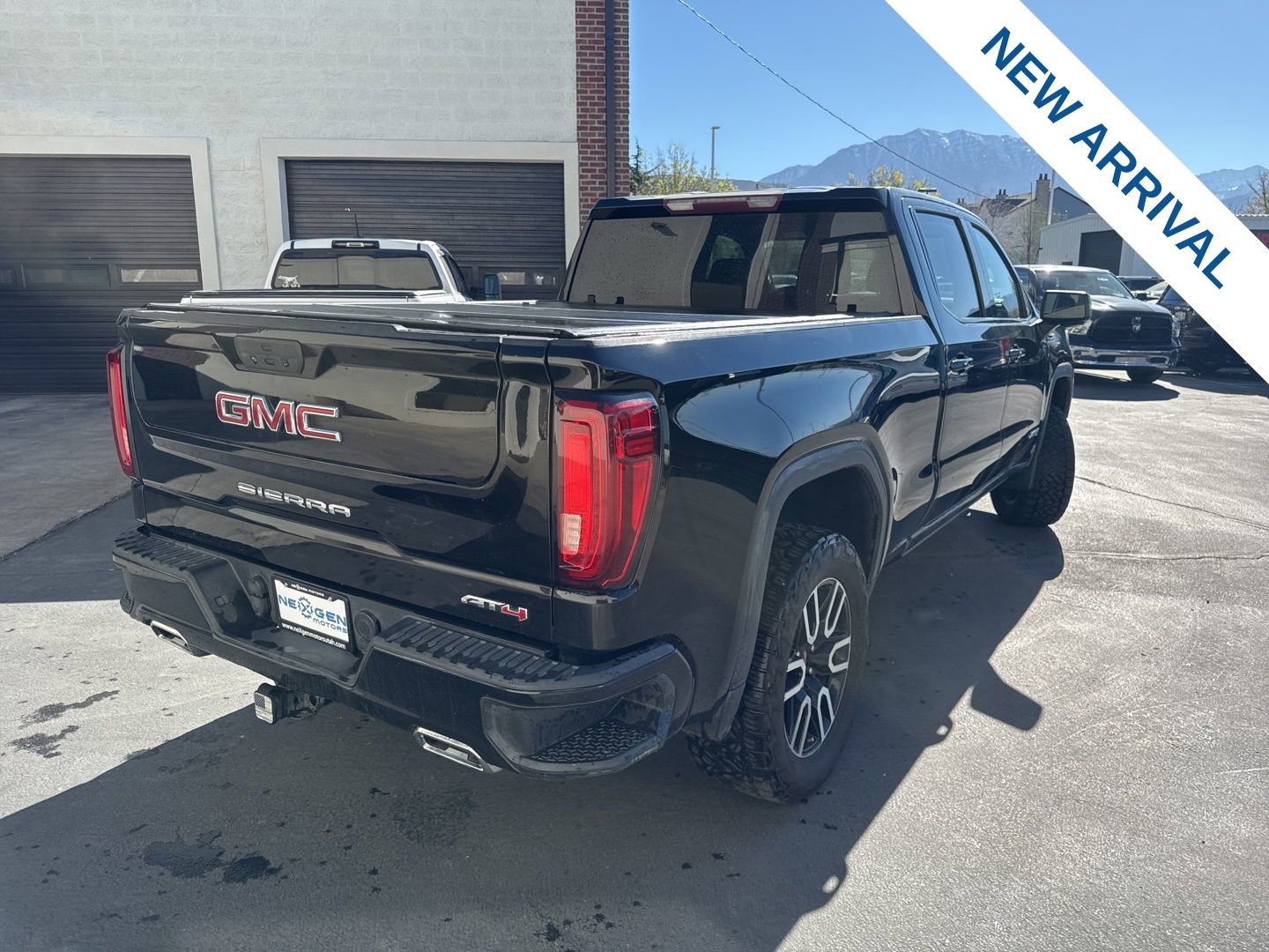 Used 2021 GMC Sierra 1500 AT4 image 7