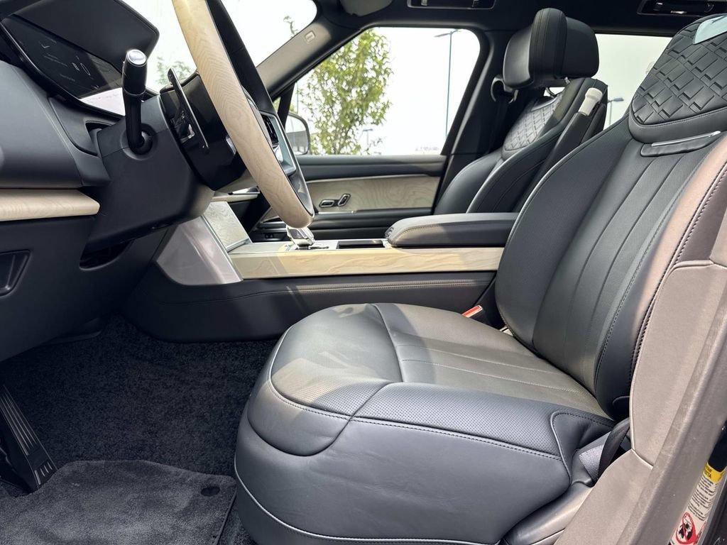 Certified 2024 Land Rover Range Rover SV AWD/4WD image 21