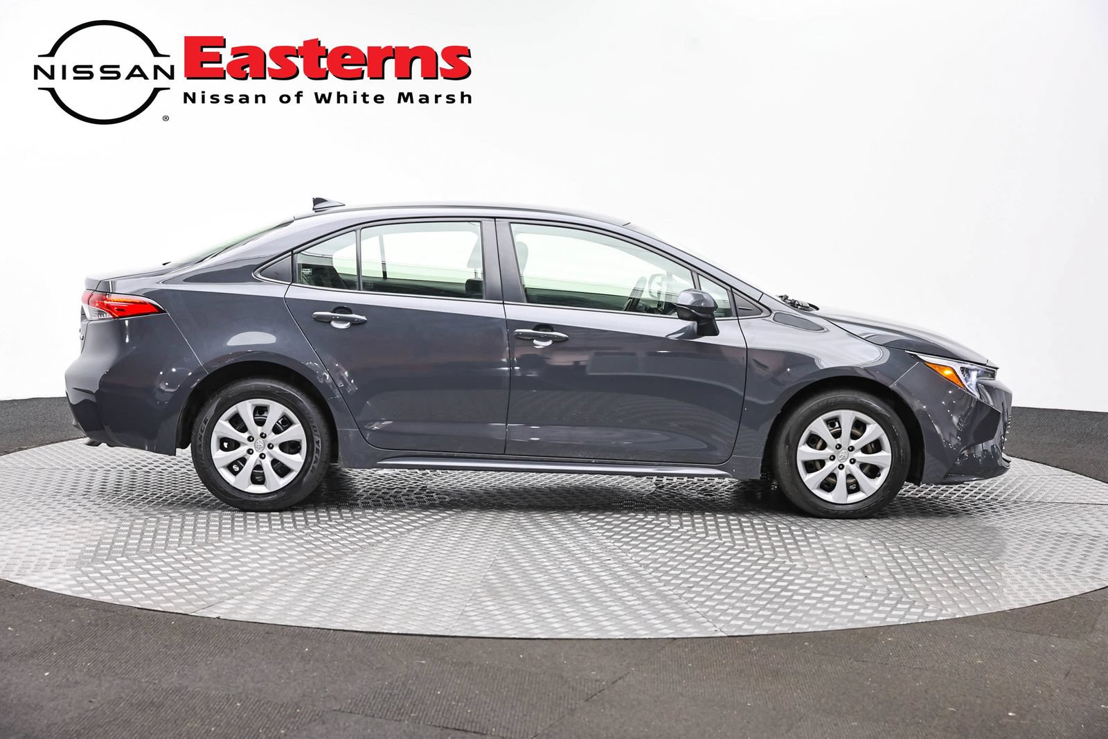 Used 2023 Toyota Corolla LE w/ Carpet Mat Package (TMS) FWD image 4