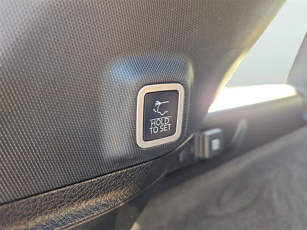 Used 2022 Jeep Grand Cherokee Overland w/ Luxury Tech Group IV image 25