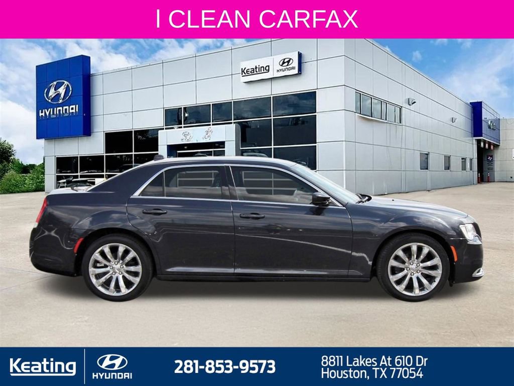 Used 2017 Chrysler 300 Limited image 4