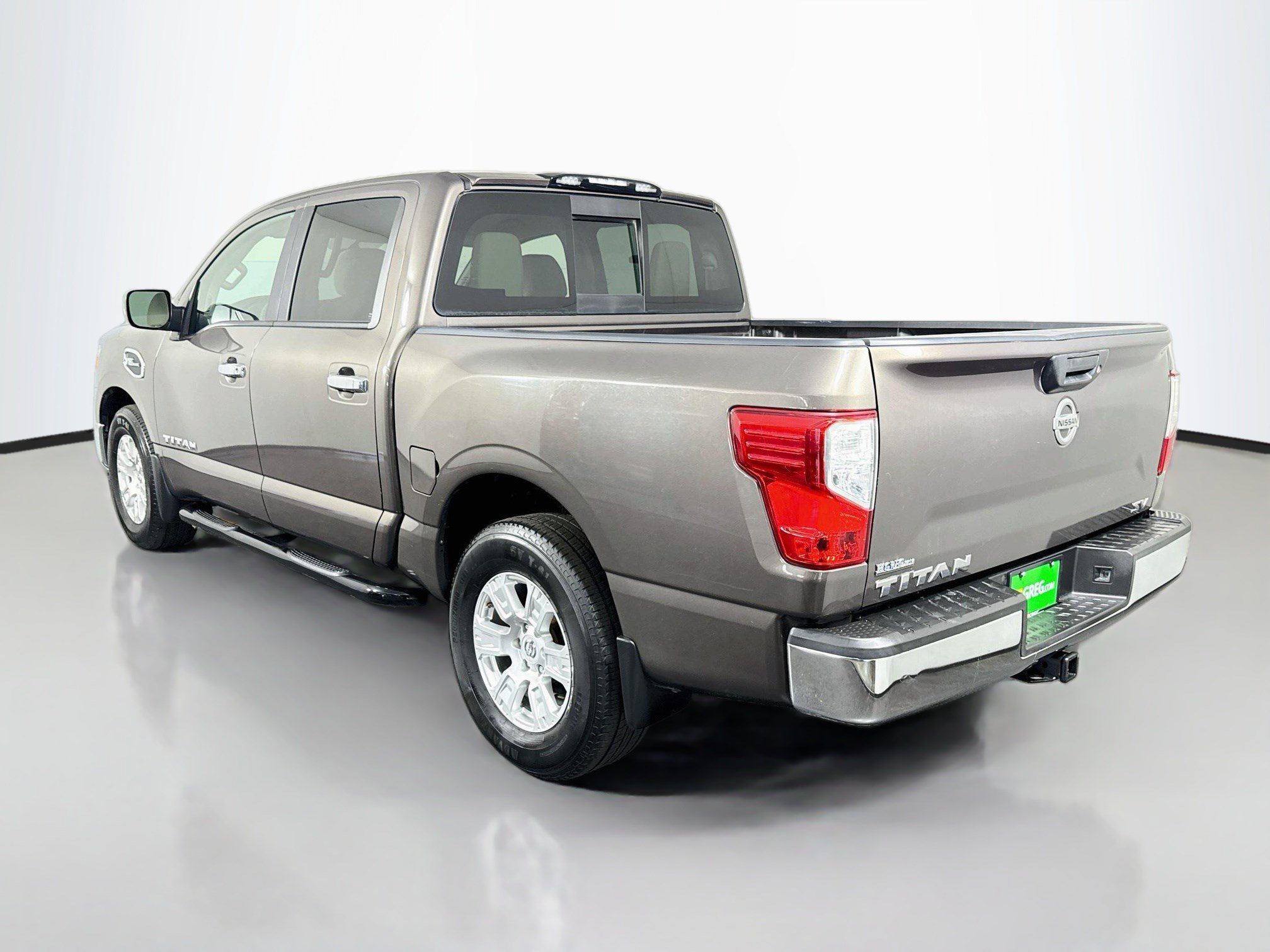 Used 2017 Nissan Titan SV RWD image 7