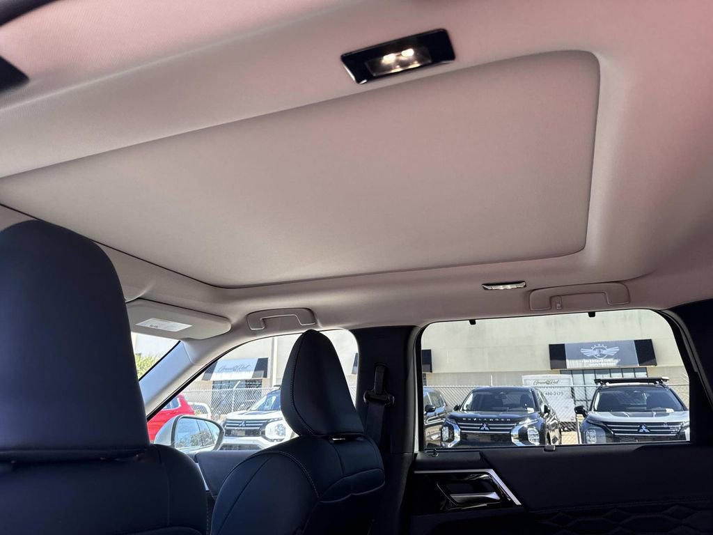 New 2026 Mitsubishi Outlander SEL image 15