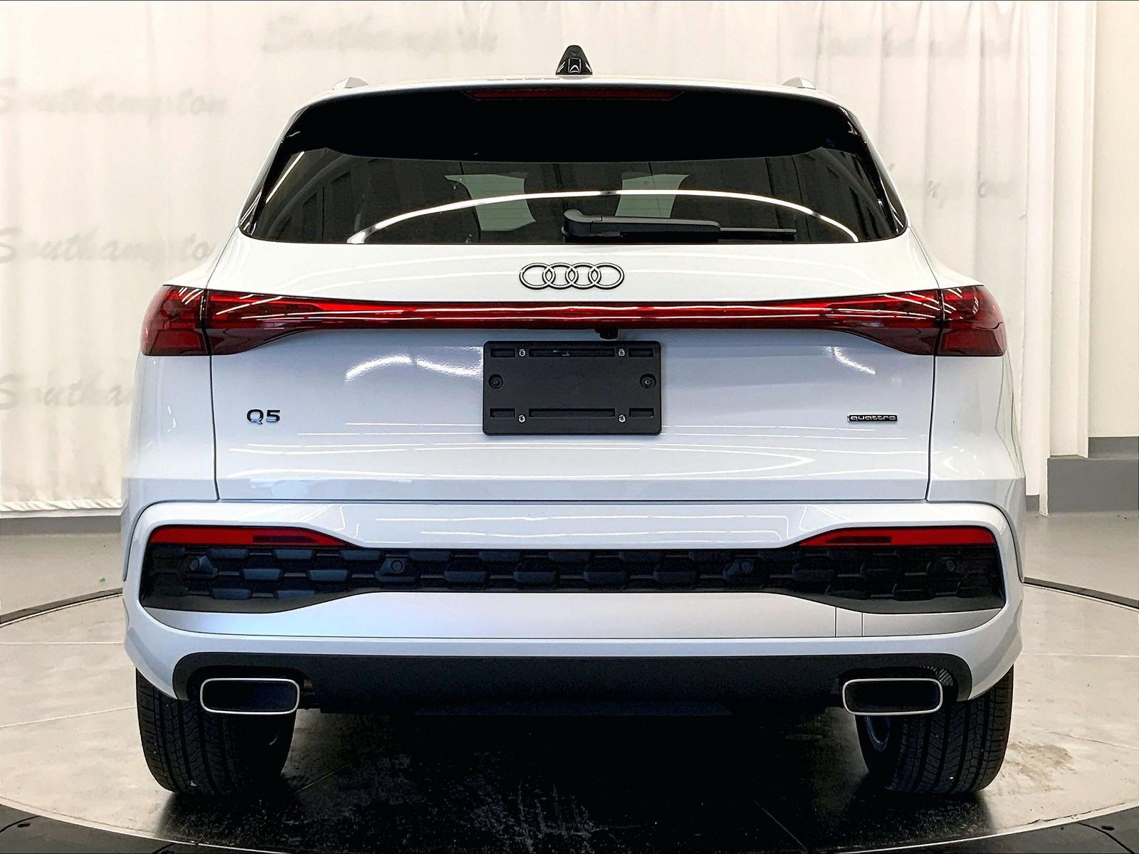 Used 2025 Audi Q5 Premium Plus w/ Premium Plus AWD/4WD image 3