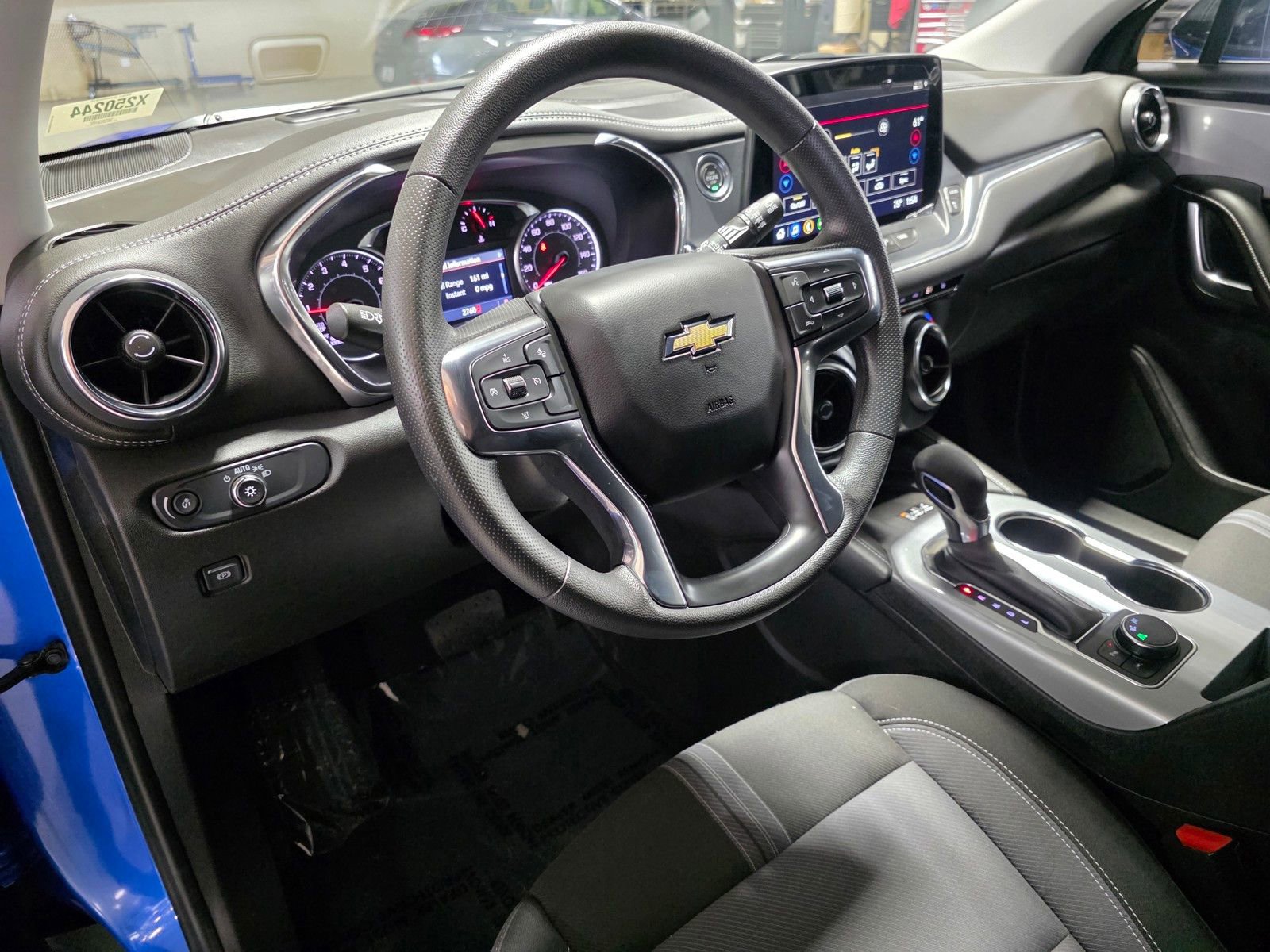 Used 2025 Chevrolet Blazer LT w/ Convenience Package image 24