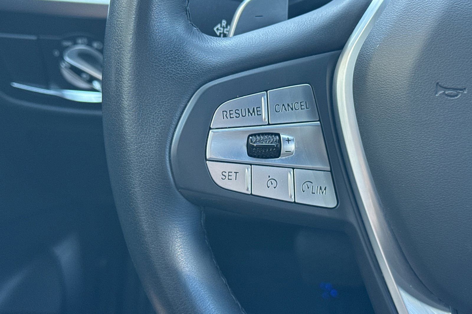 Used 2024 BMW X4 xDrive30i w/ Parking Assistance Package image 29