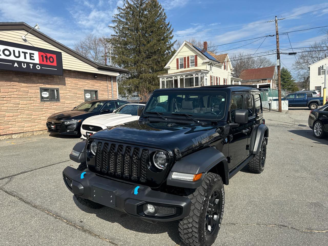 Used 2023 Jeep Wrangler Unlimited w/ Sun & Screen Package AWD/4WD image 2