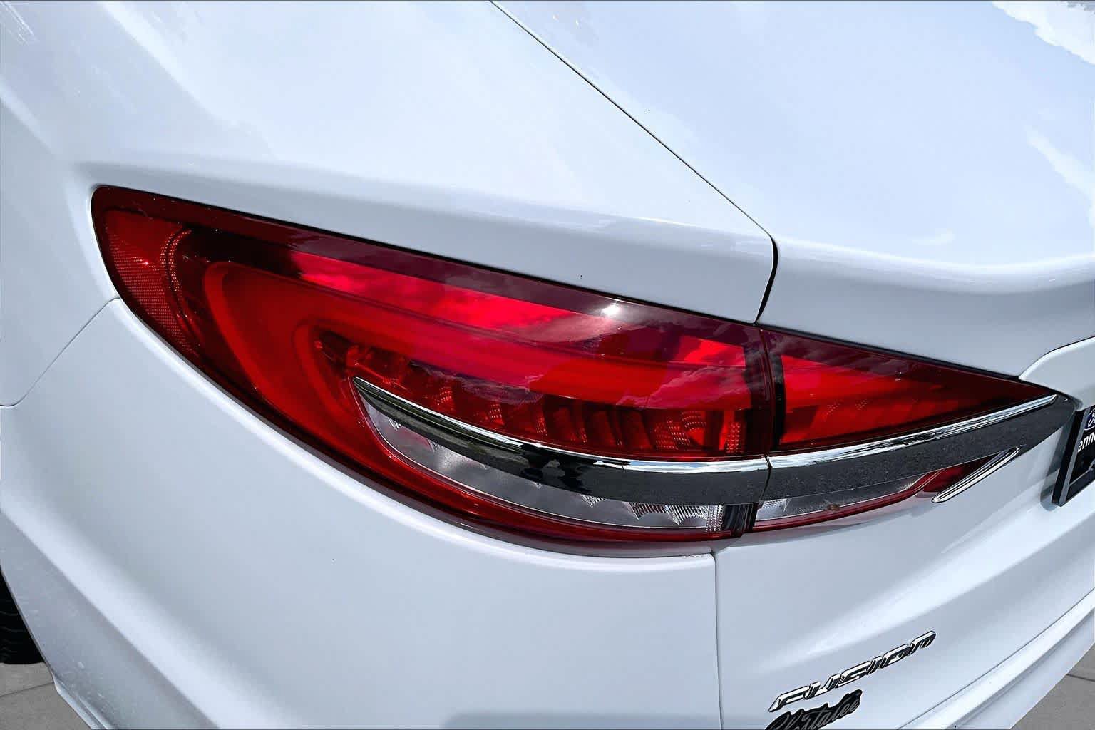 Used 2020 Ford Fusion SE FWD image 27