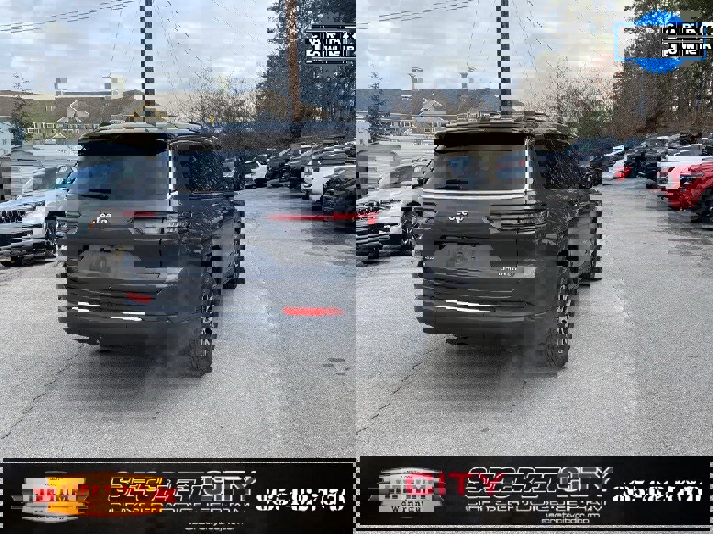 Used 2024 Jeep Grand Cherokee L Limited w/ Luxury Tech Group II image 5