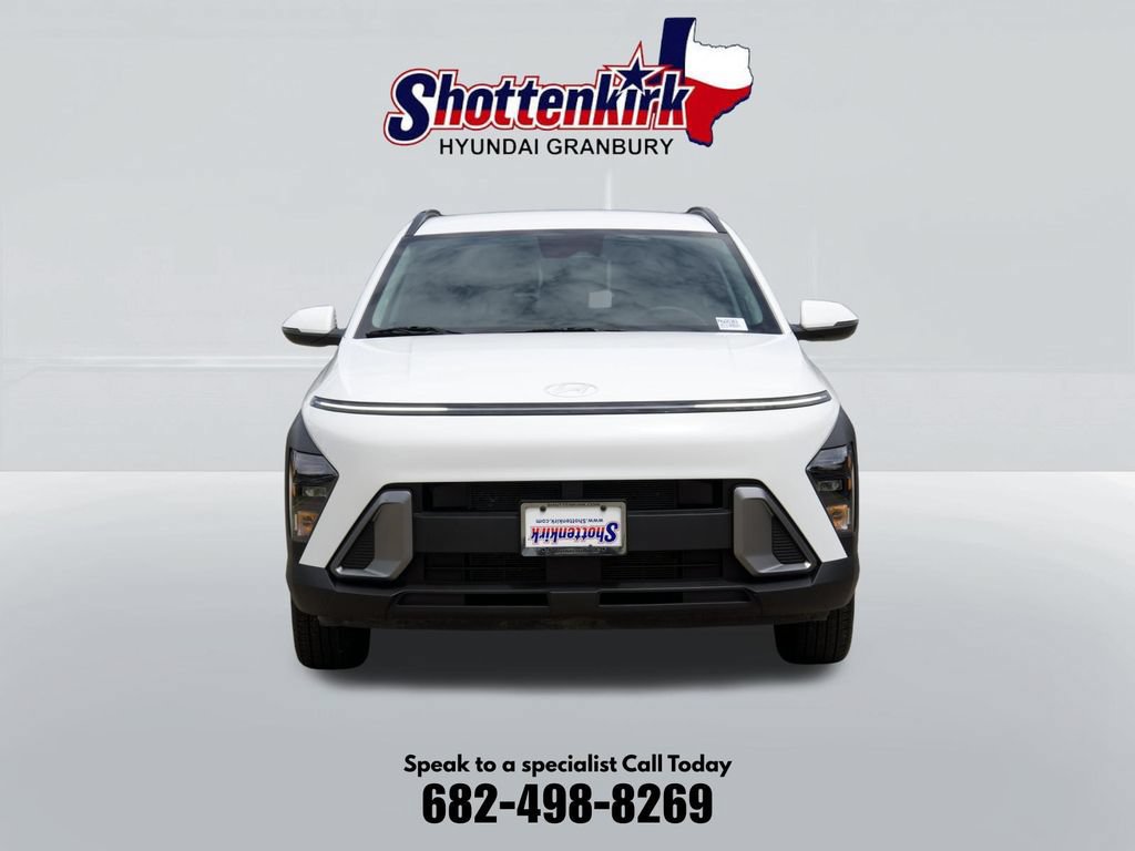 Used 2025 Hyundai Kona SEL FWD image 2