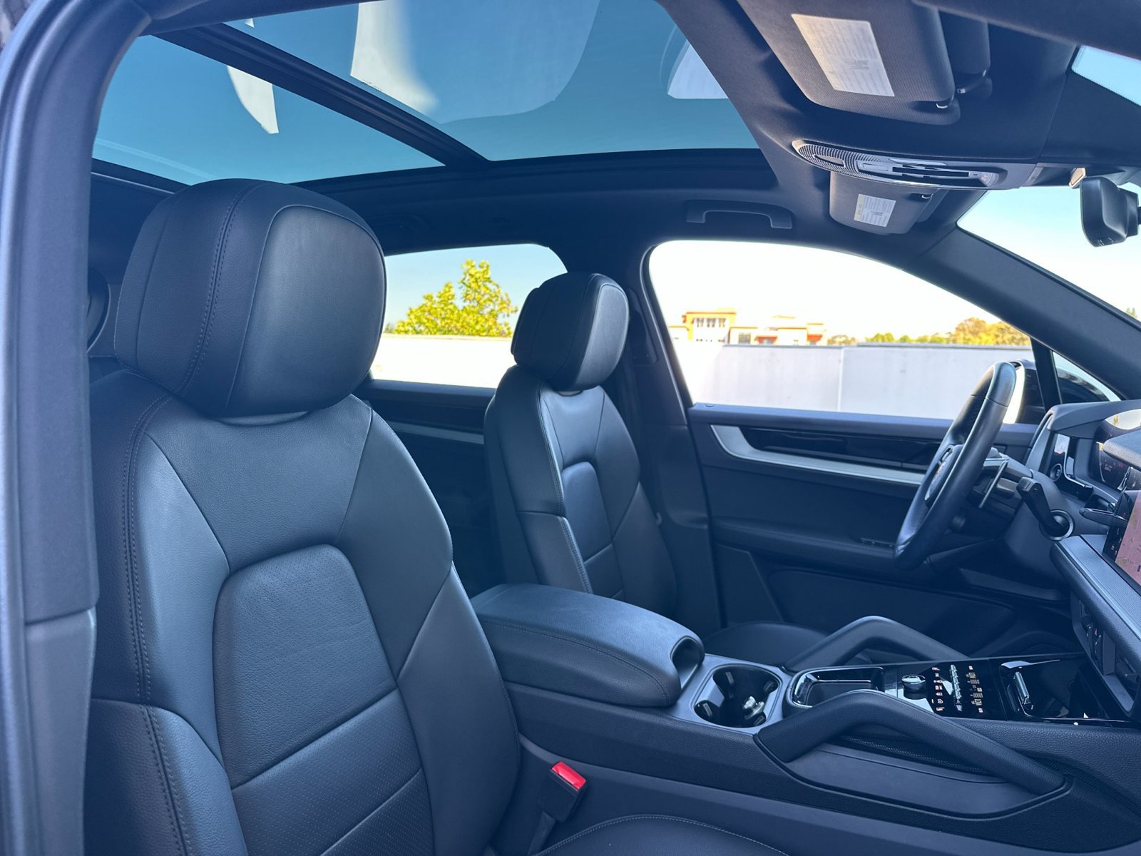 Certified 2024 Porsche Cayenne AWD/4WD image 27