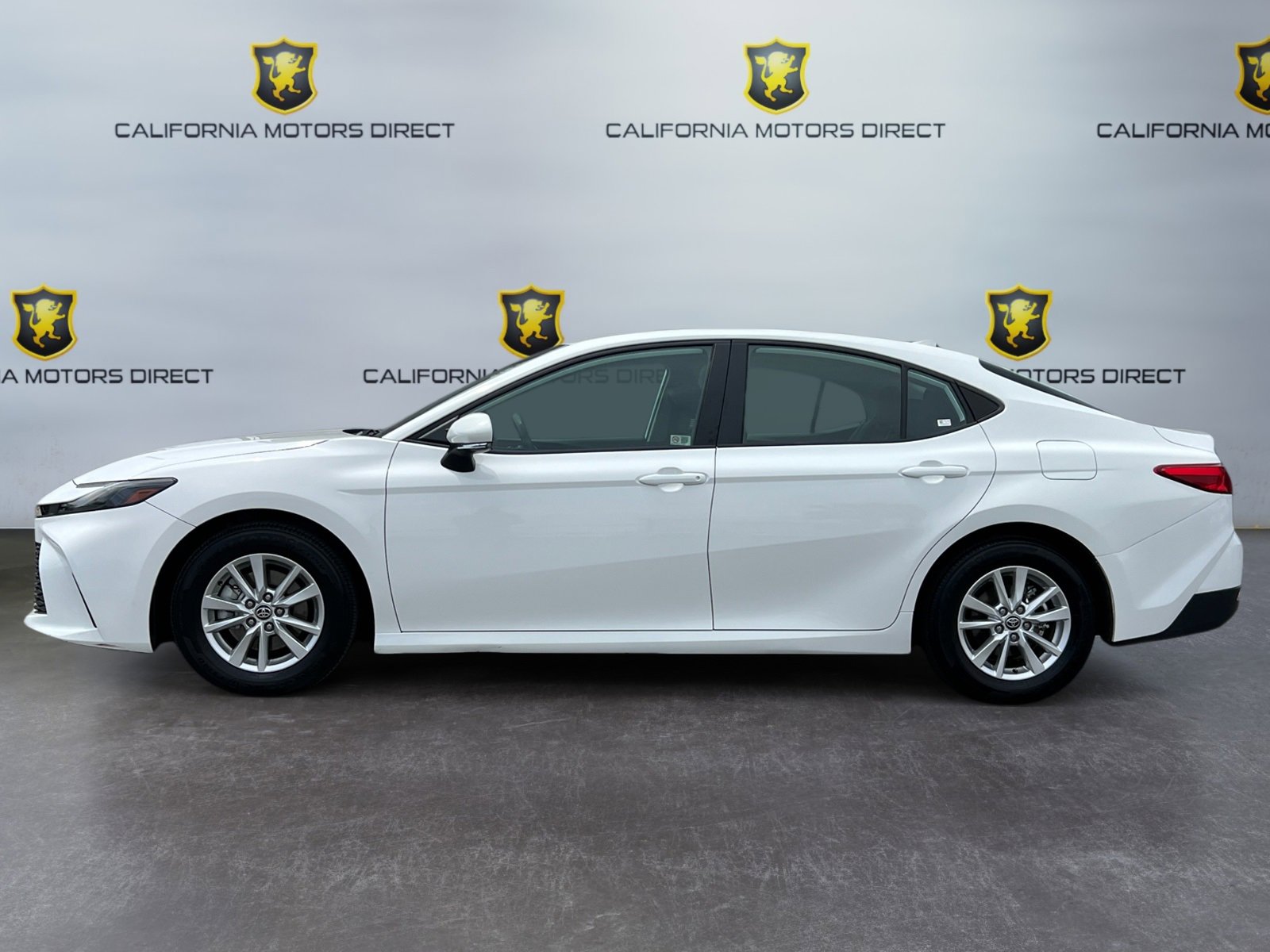 Used 2025 Toyota Camry LE image 2