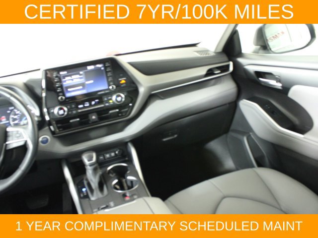 Used 2021 Toyota Highlander XLE AWD/4WD image 19