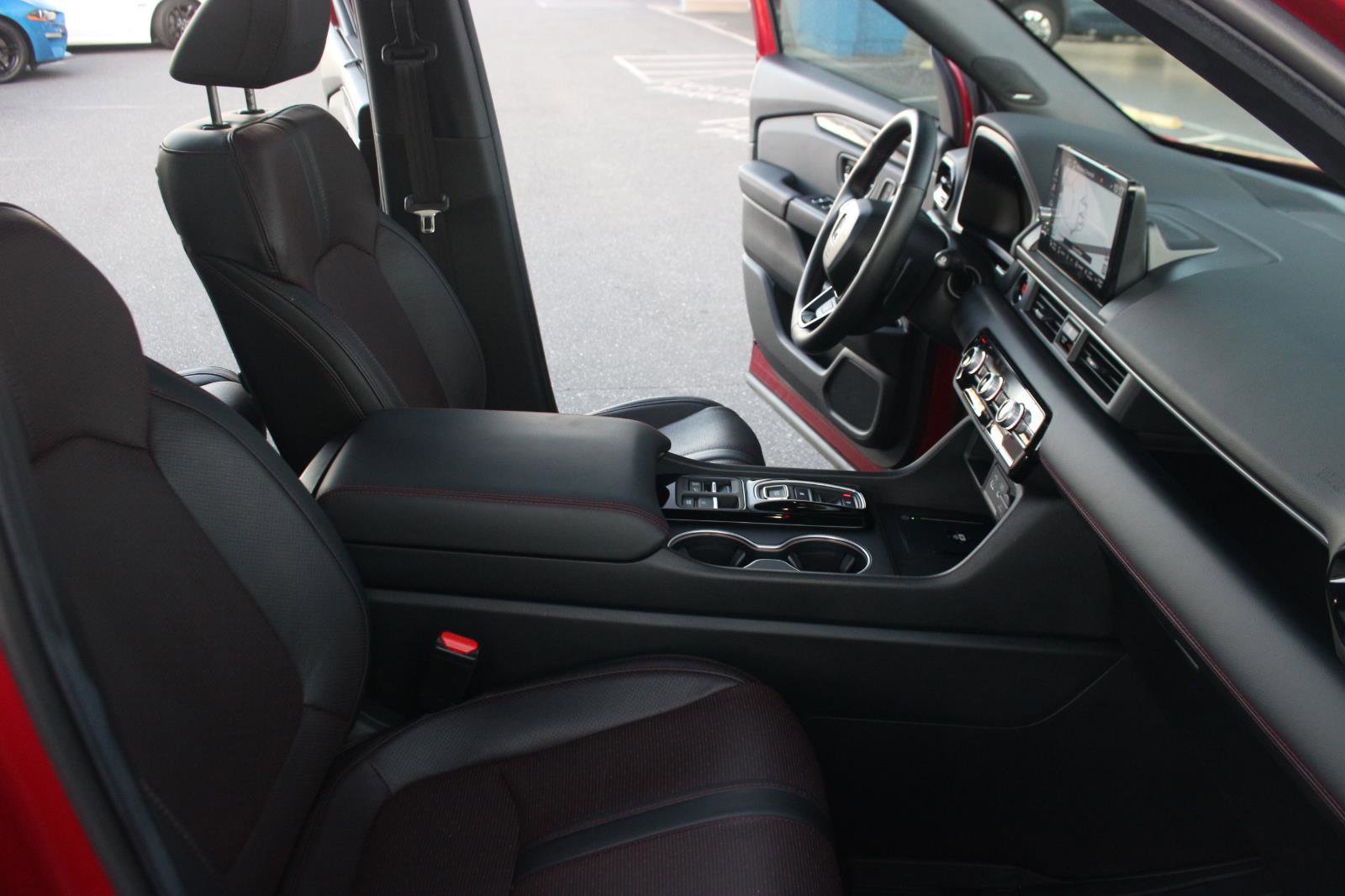 Used 2025 Honda Pilot Black Edition image 40