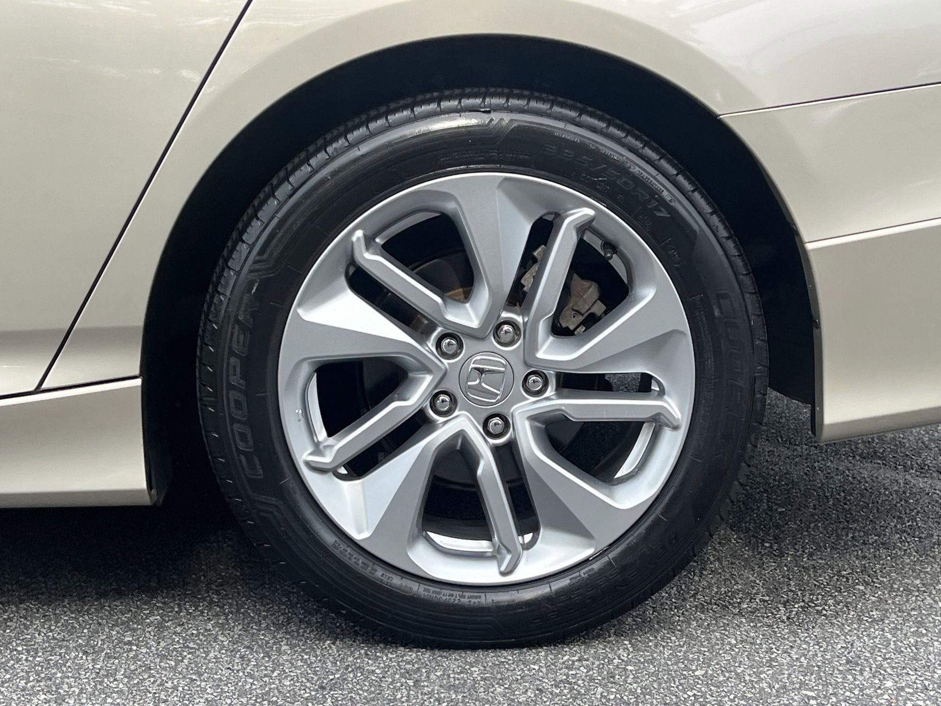 Used 2018 Honda Accord LX image 29