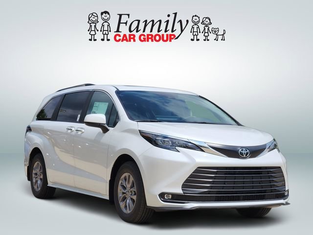New 2026 Toyota Sienna XLE FWD image 2