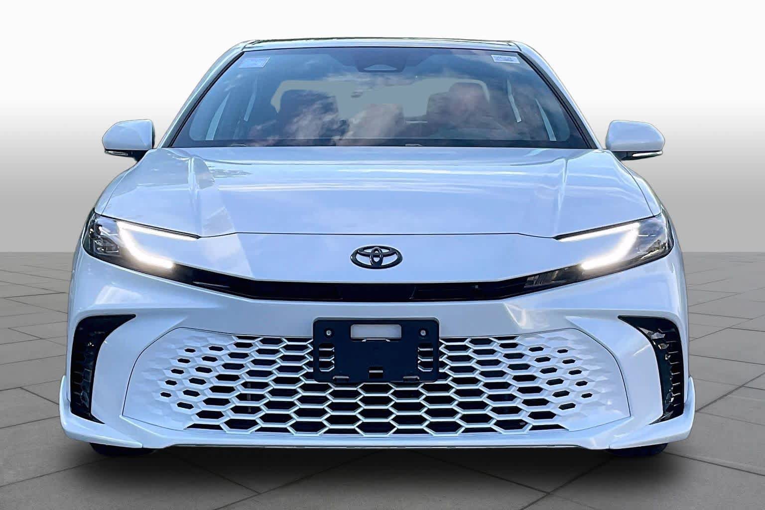 Used 2026 Toyota Camry XSE AWD/4WD image 3
