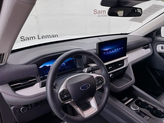 Used 2025 Ford Explorer Active w/ Active Comfort Package image 9