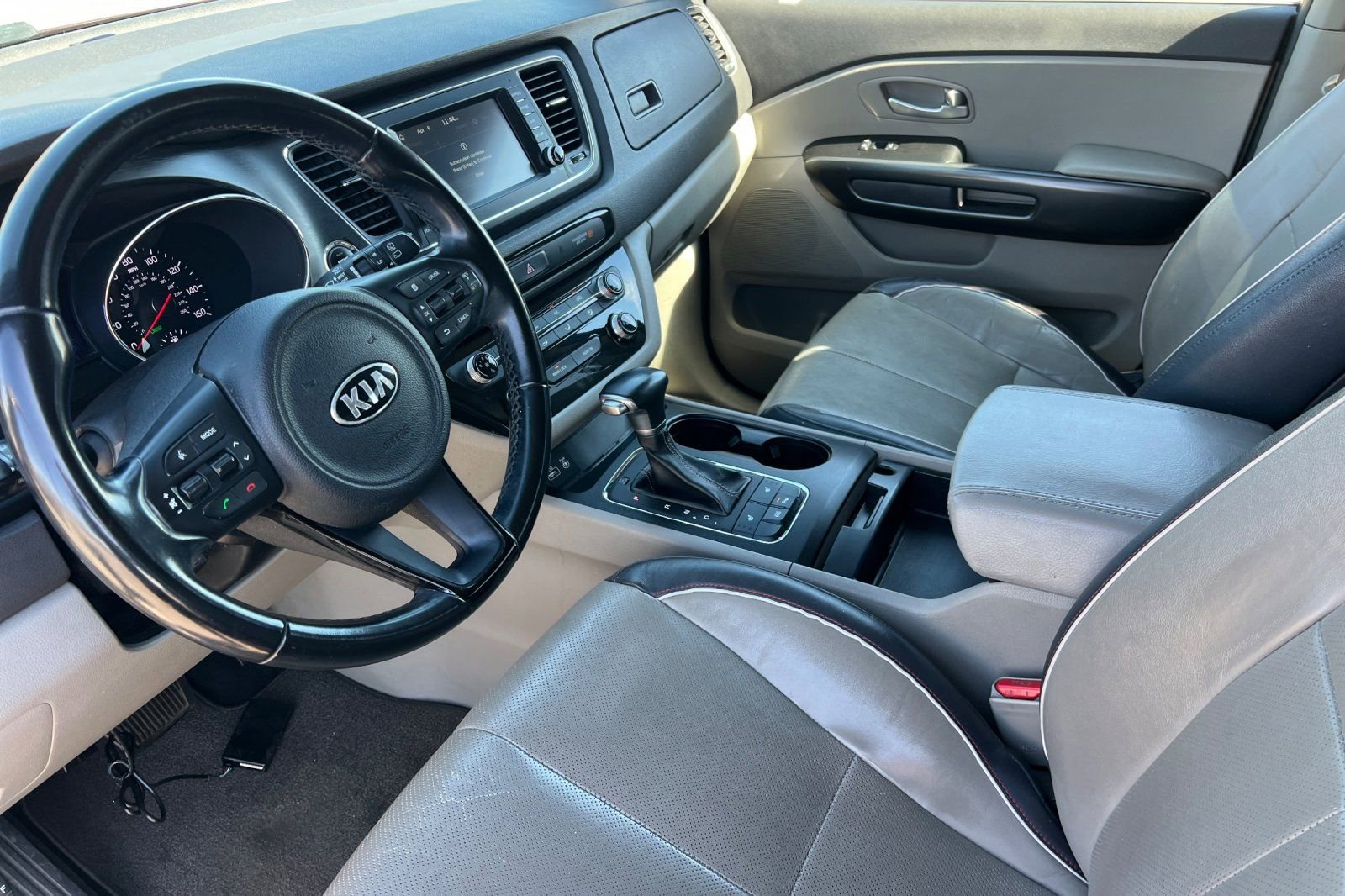 Used 2017 Kia Sedona LX w/ LX Essentials Premium Package image 7