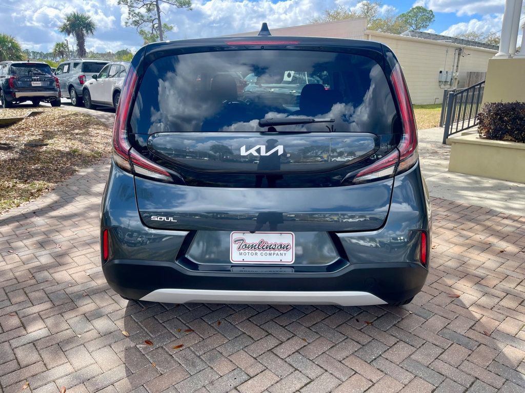 Used 2025 Kia Soul LX w/ LX Technology Package image 4