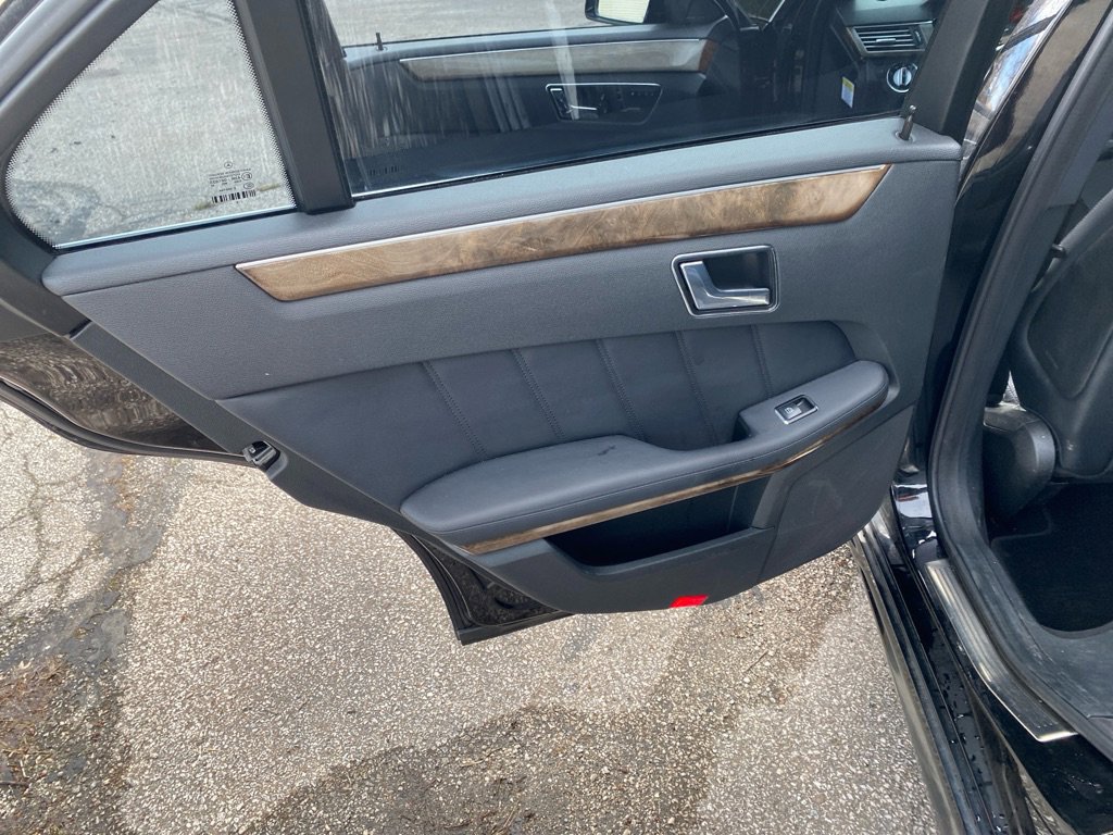 Used 2010 Mercedes-Benz E 550 4MATIC Sedan image 22