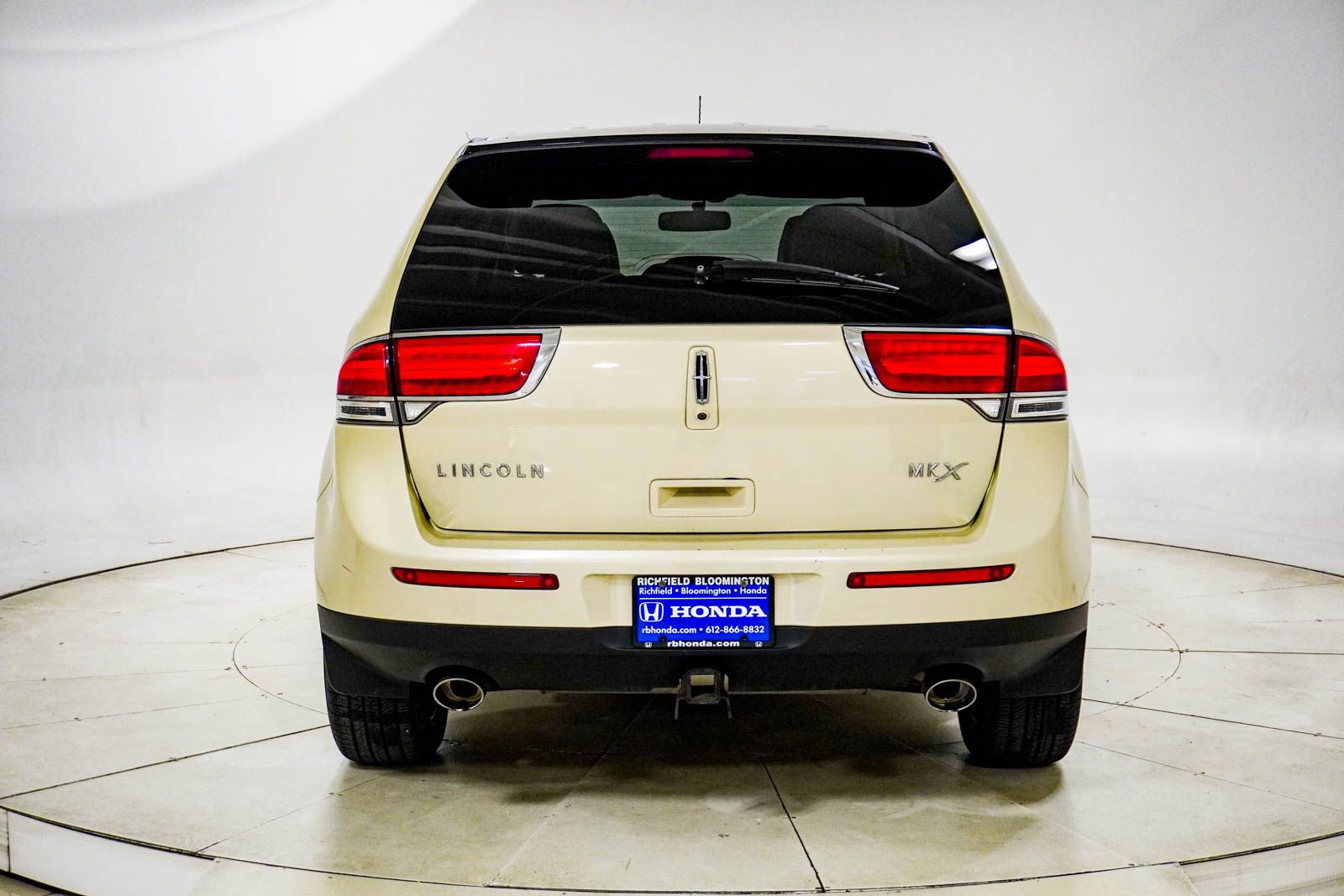 Used 2015 Lincoln MKX FWD w/ Equipment Group 101A image 6