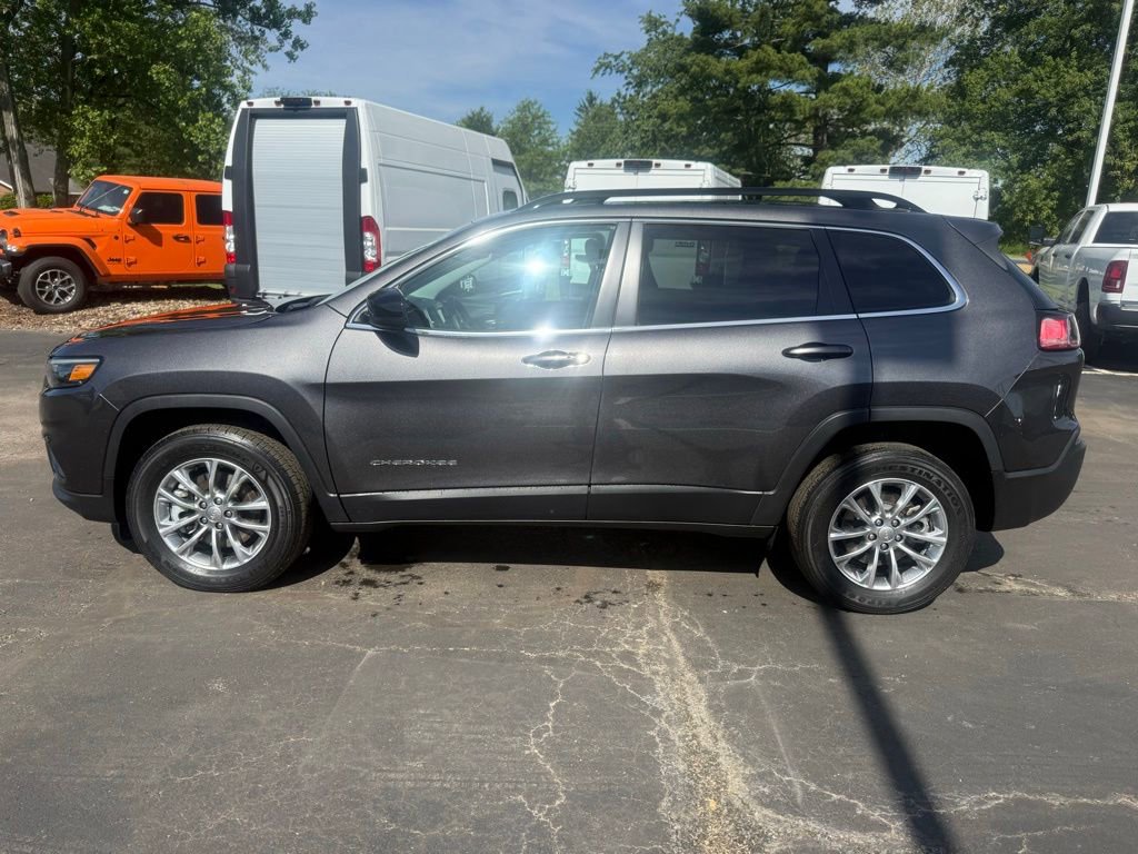 Used 2022 Jeep Cherokee Latitude Lux w/ Mopar Interior Package AWD/4WD image 6