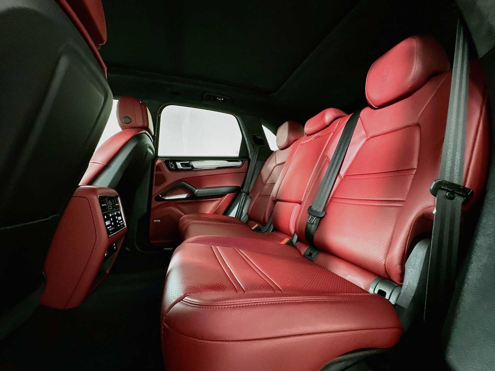 Certified 2021 Porsche Cayenne Turbo AWD/4WD image 23