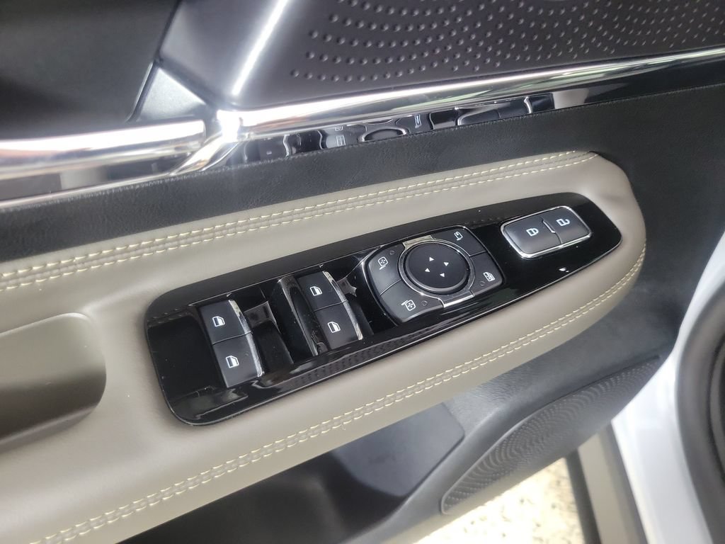 Certified 2025 Lincoln Corsair FWD image 19
