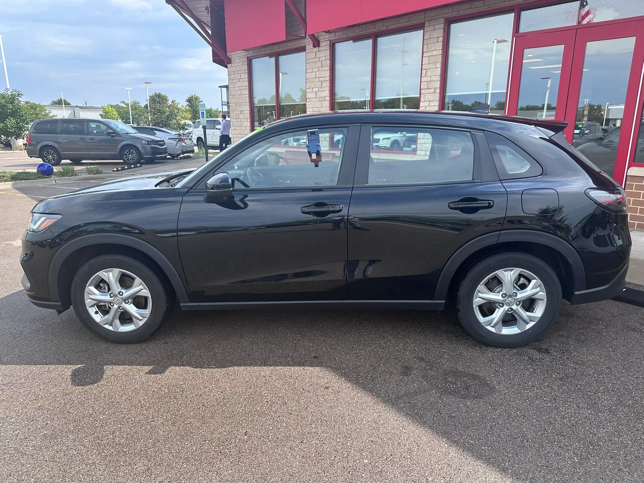 Used 2025 Honda HR-V LX image 8