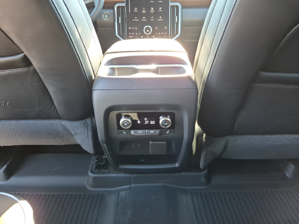 New 2027 GMC Acadia Denali Ultimate w/ LPO, Floor Liner Package AWD/4WD image 31