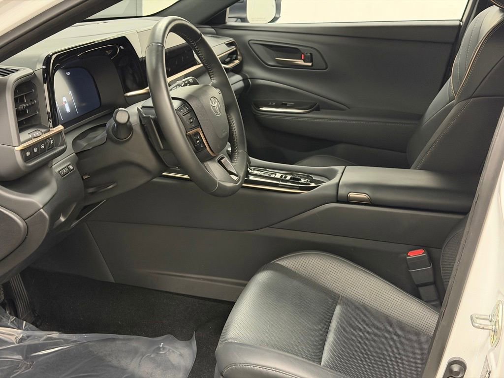 Used 2025 Toyota Crown Signia XLE image 28