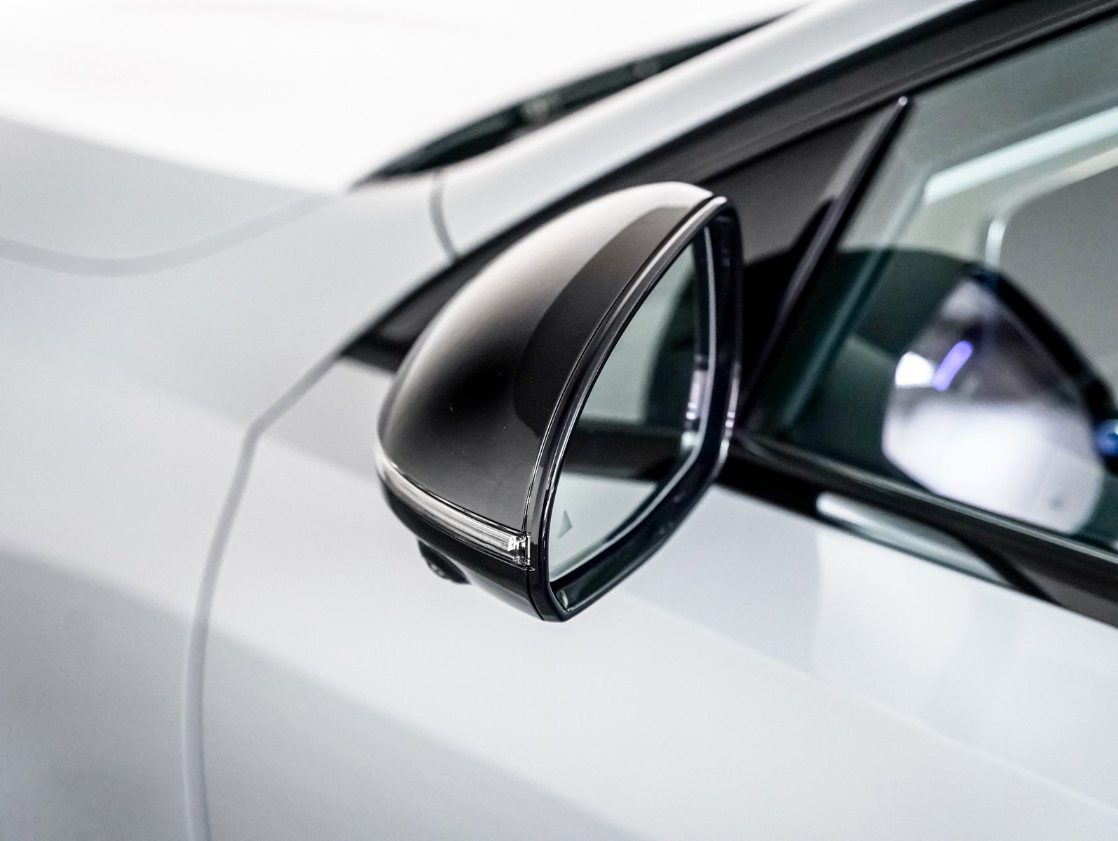 New 2026 Mercedes-Benz E 450 4MATIC Sedan image 24