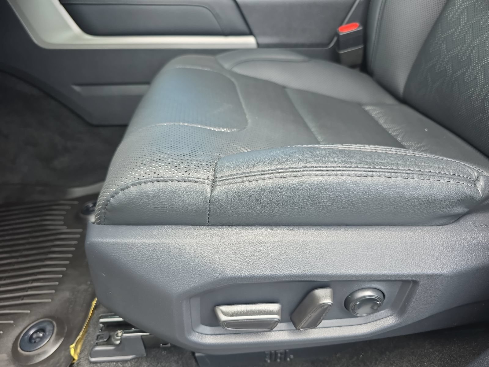 Used 2024 Toyota Tundra Limited AWD/4WD image 27
