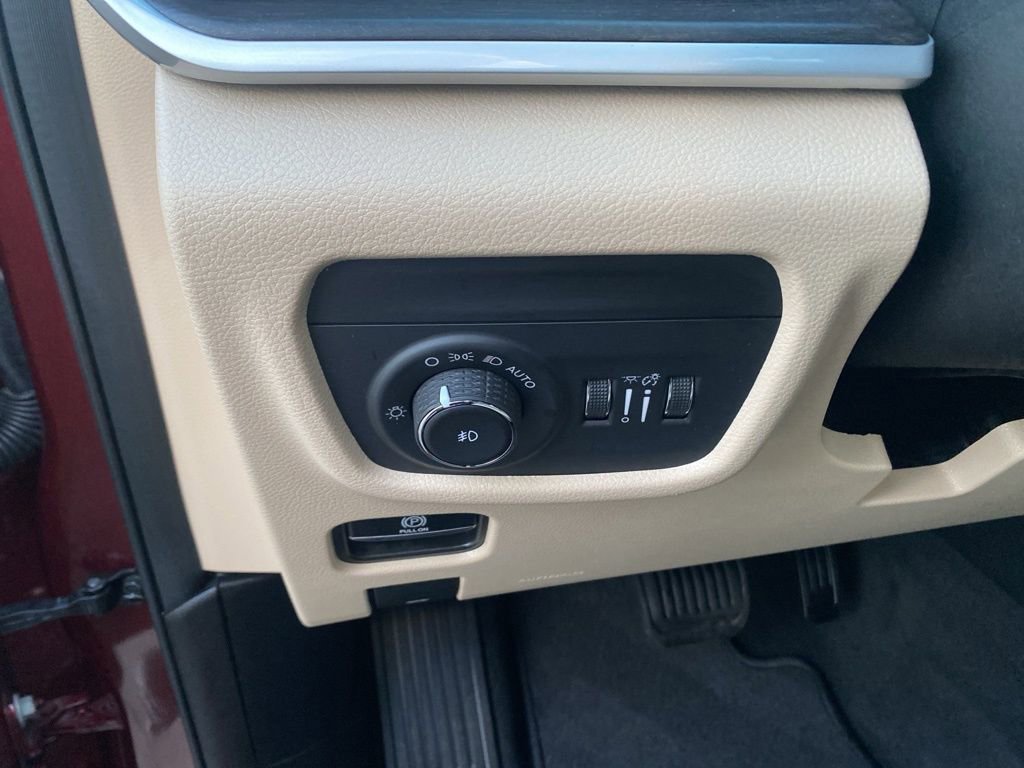 Used 2023 Jeep Grand Cherokee Limited image 16