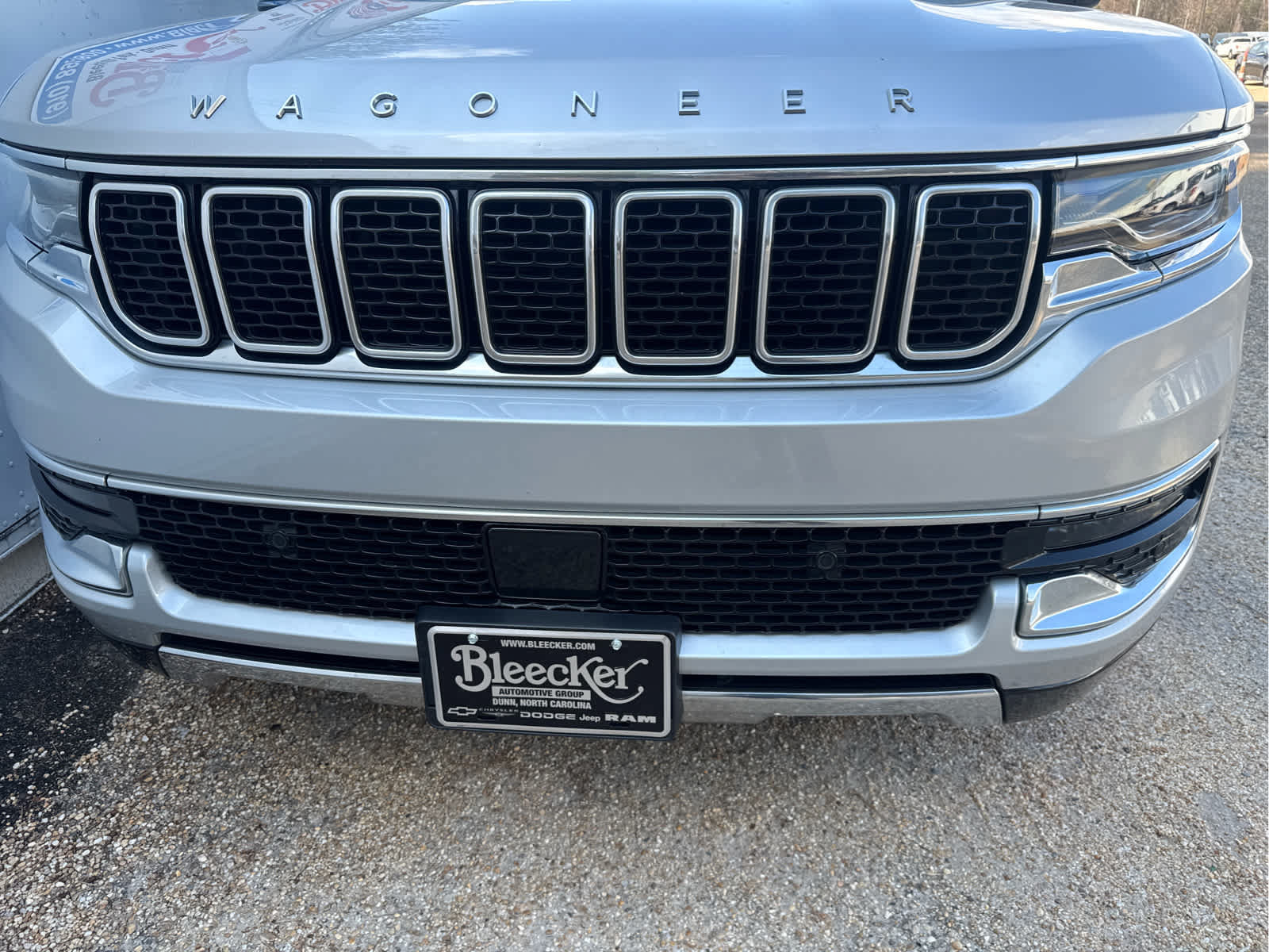 Used 2024 Jeep Wagoneer Series III AWD/4WD image 11
