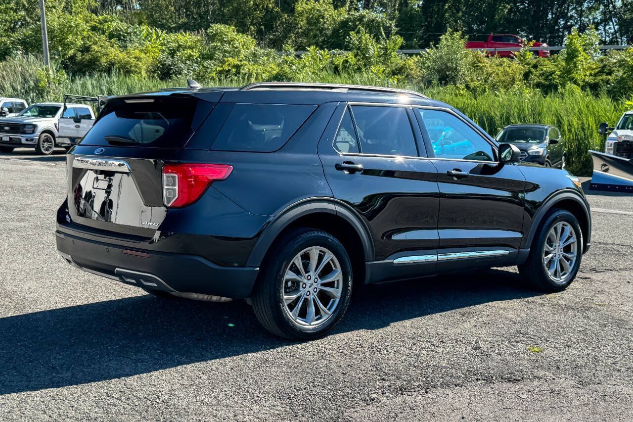 Used 2023 Ford Explorer XLT w/ Equipment Group 202A AWD/4WD image 3