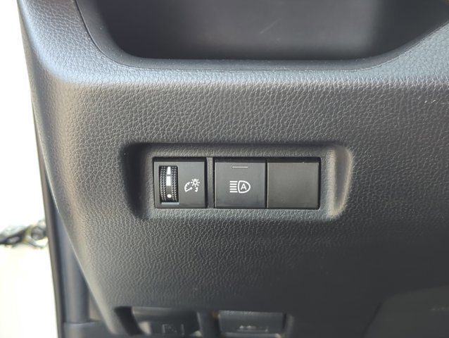 Used 2021 Toyota RAV4 XLE FWD image 12