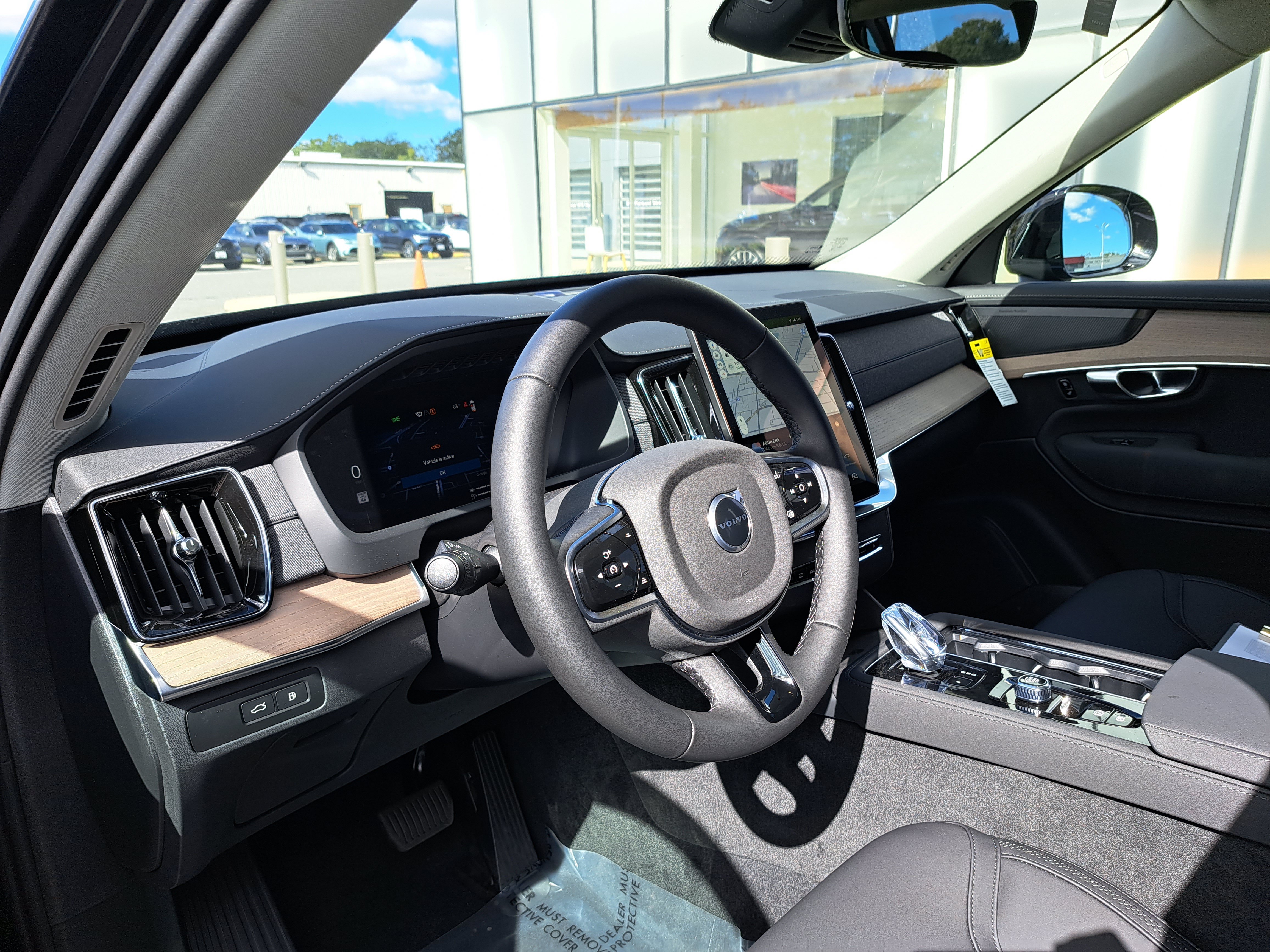 New 2025 Volvo XC90 T8 Plus w/ Protection Package Premier AWD/4WD image 5