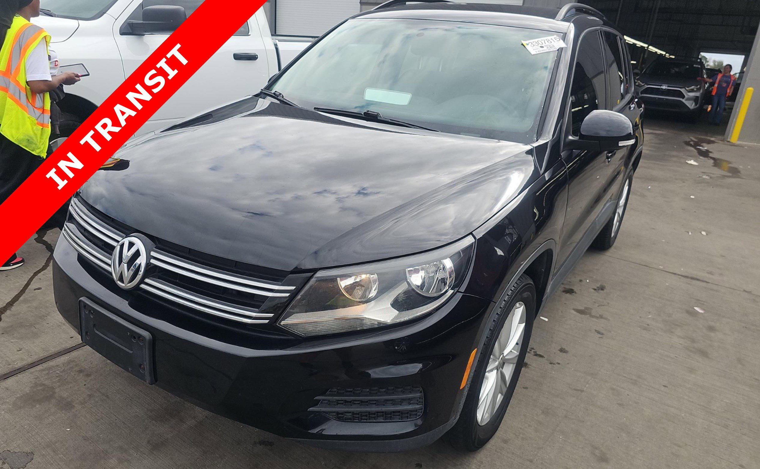 Used 2017 Volkswagen Tiguan Limited w/ Premium Package image 1