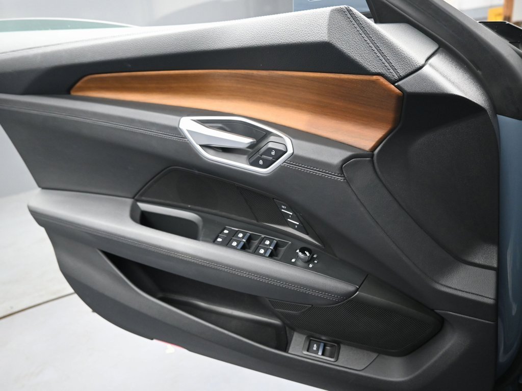 Used 2022 Audi e-tron GT Premium Plus image 23