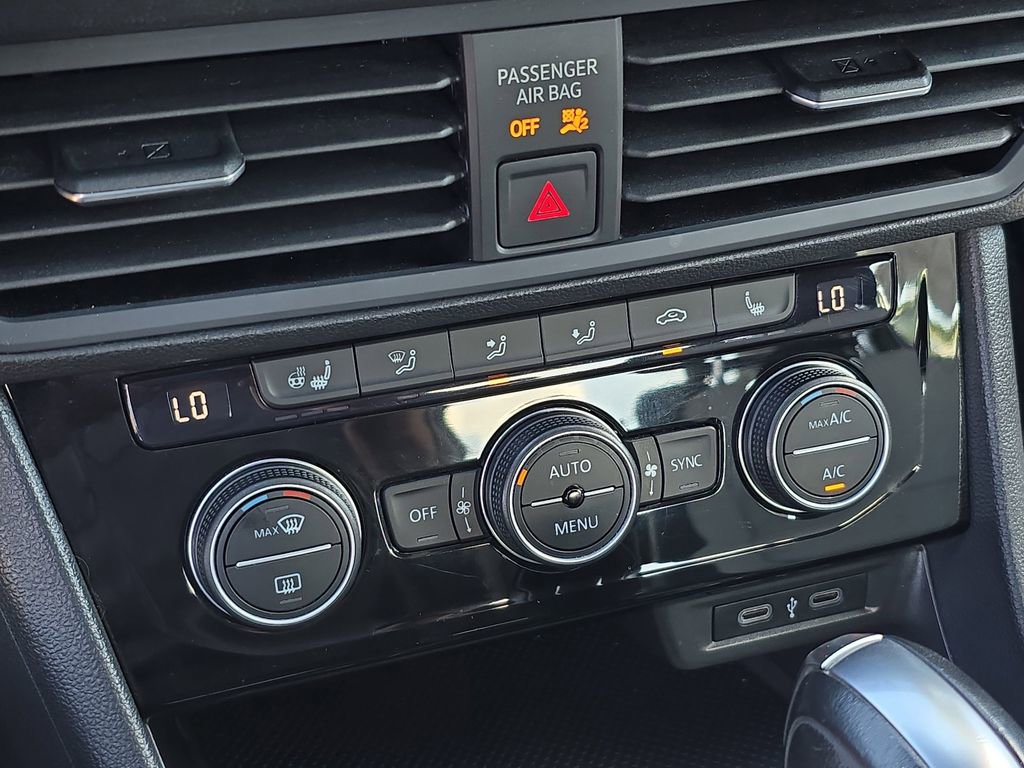 Used 2021 Volkswagen Jetta R-Line w/ R-Line Cold Weather Package image 24