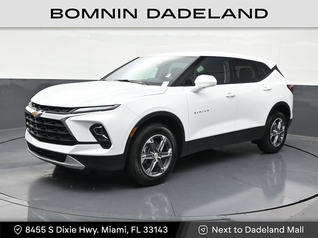 Used 2025 Chevrolet Blazer LT image 1