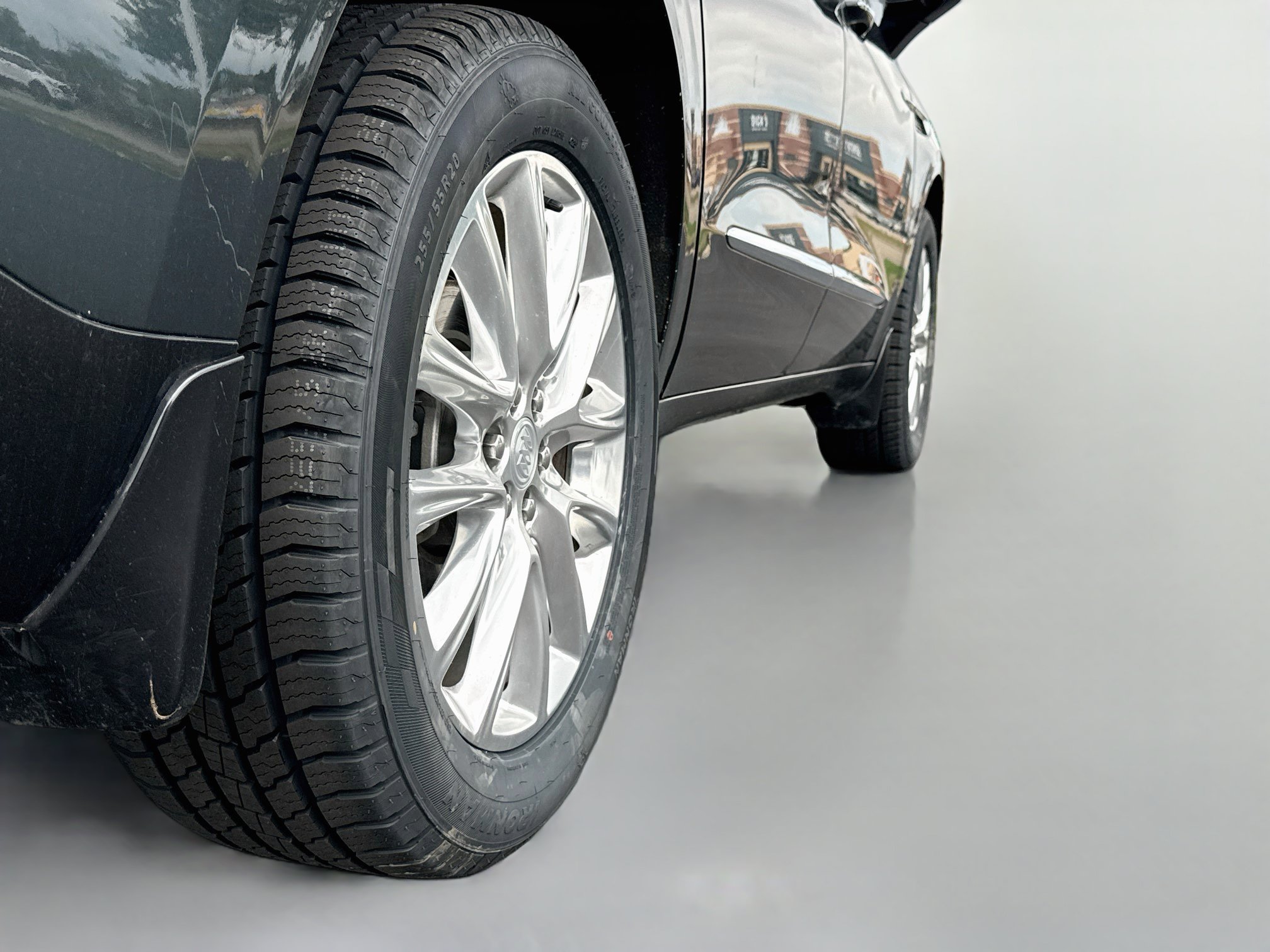 Used 2020 Buick Enclave Premium w/ Sun and Sites Package AWD/4WD image 9