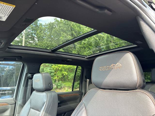 Used 2022 Chevrolet Suburban High Country AWD/4WD image 20
