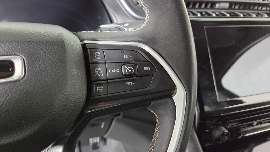 Used 2023 Jeep Grand Cherokee Laredo image 18