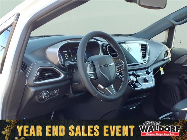 New 2026 Chrysler Pacifica Select image 8