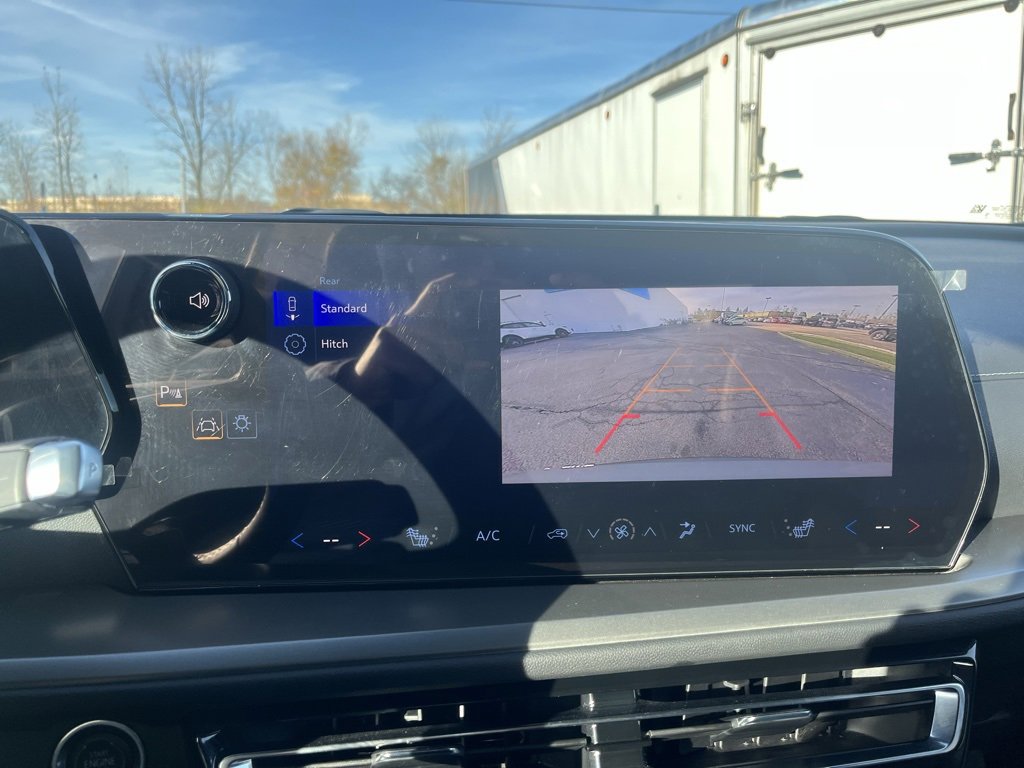 New 2025 Chevrolet Traverse LT w/ LPO, Floor Liner Package image 17