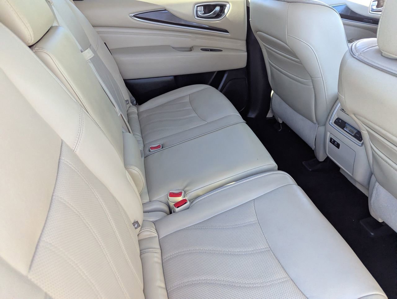 Used 2019 INFINITI QX60 Luxe w/ Essential Package image 15